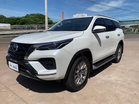 TOYOTA HILUX SW4 2.8 D-4D TURBO DIESEL SRX 7L 4X4 AUTOMÁTICO